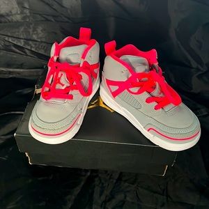 NIKE AIR JORDON 3 RETRO {Size: 8c}